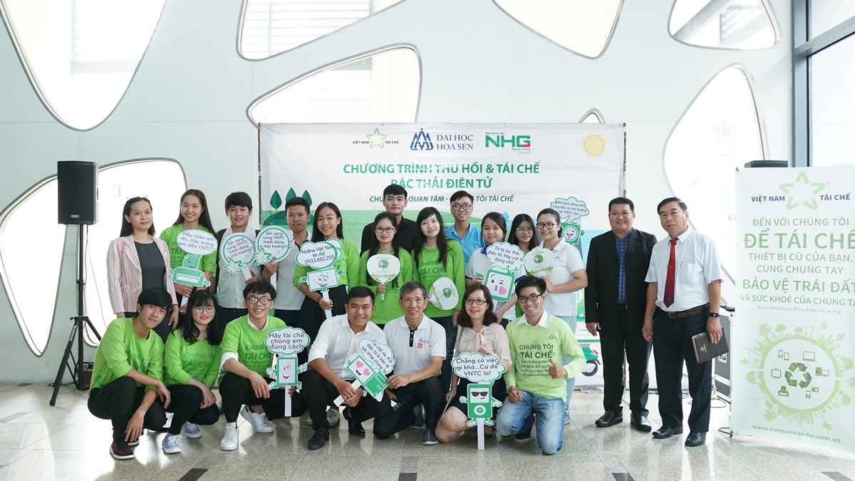 Trường[-]Đại[-]học[-]Hoa[-]Sen[-]tổ[-]chức[-]ngày[-]hội[-]thu[-]gom[-]rác[-]thải[-]điện[-]tử